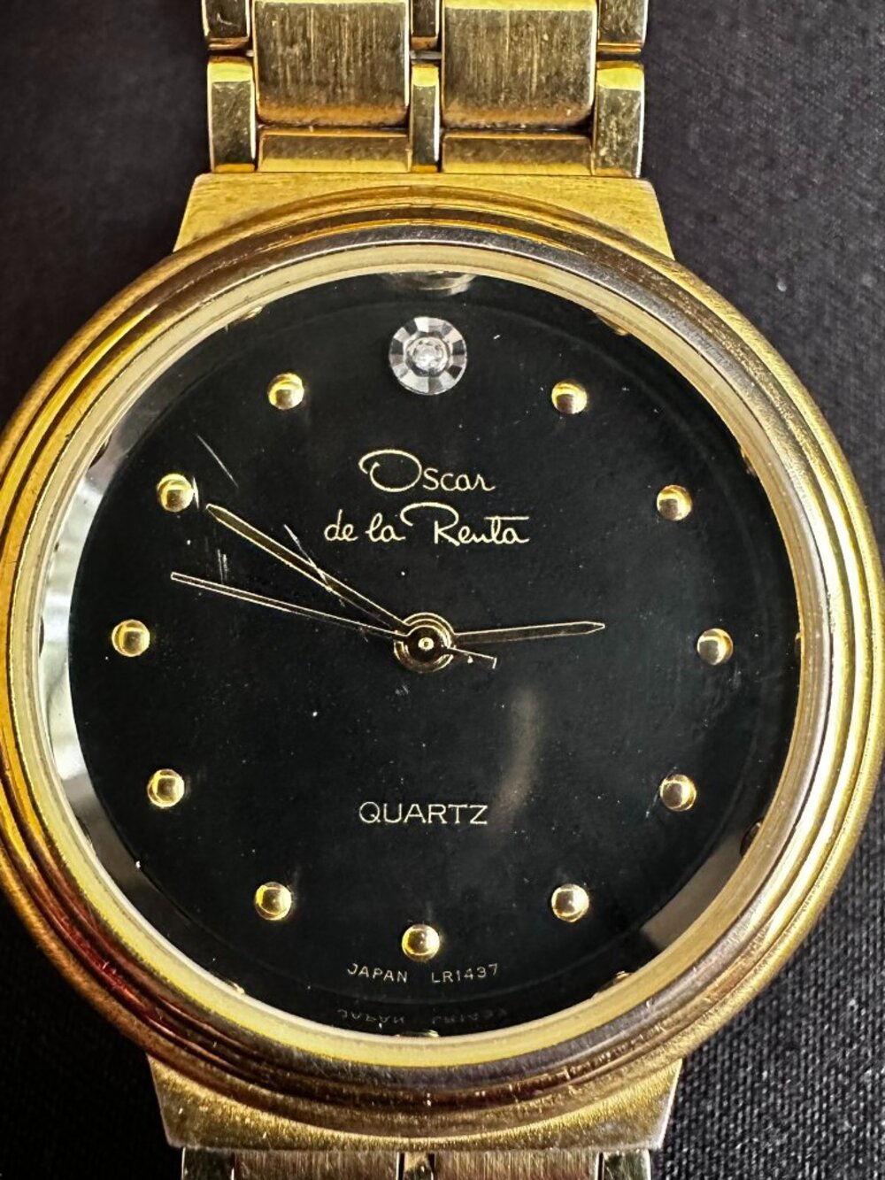 Share Oscar de la Renta Gold Tone Quartz Watch Black Dial Working New Battery Wo